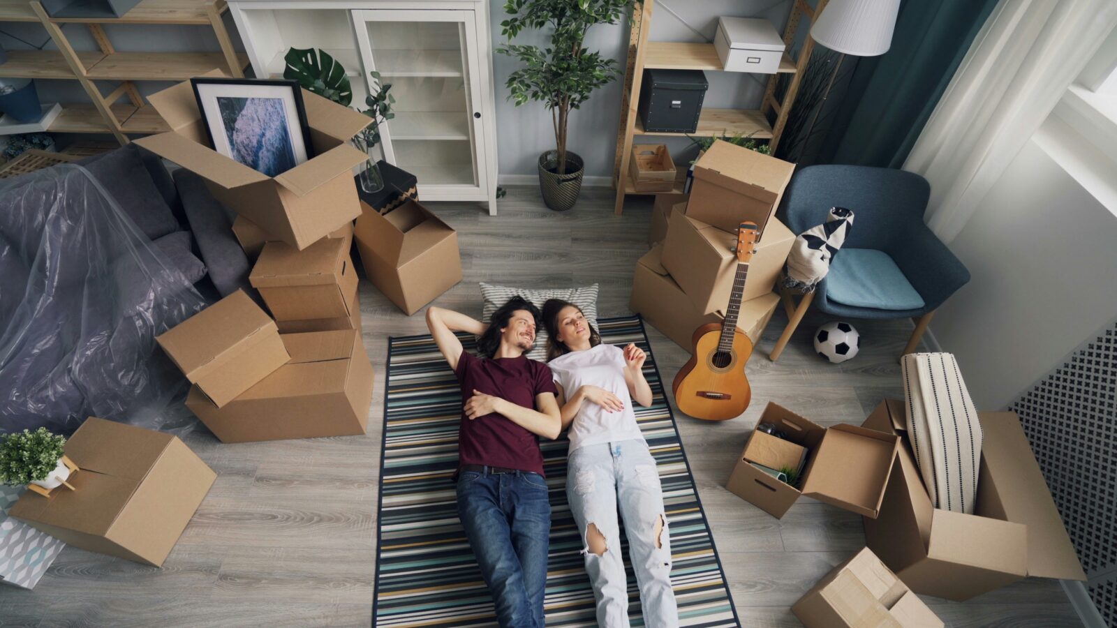 How Far in Advance to Book International Movers (and Why Summer Fills Up by Spring)